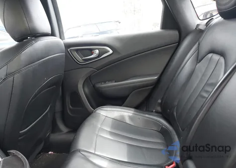 2015 Chrysler 200 C z USA, uszkodzony, nr VIN 1C3CCCCG2FN517038